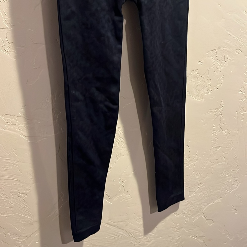 Spanx Look At Me Now Patterned Cropped Leggings - Picture 3 of 7